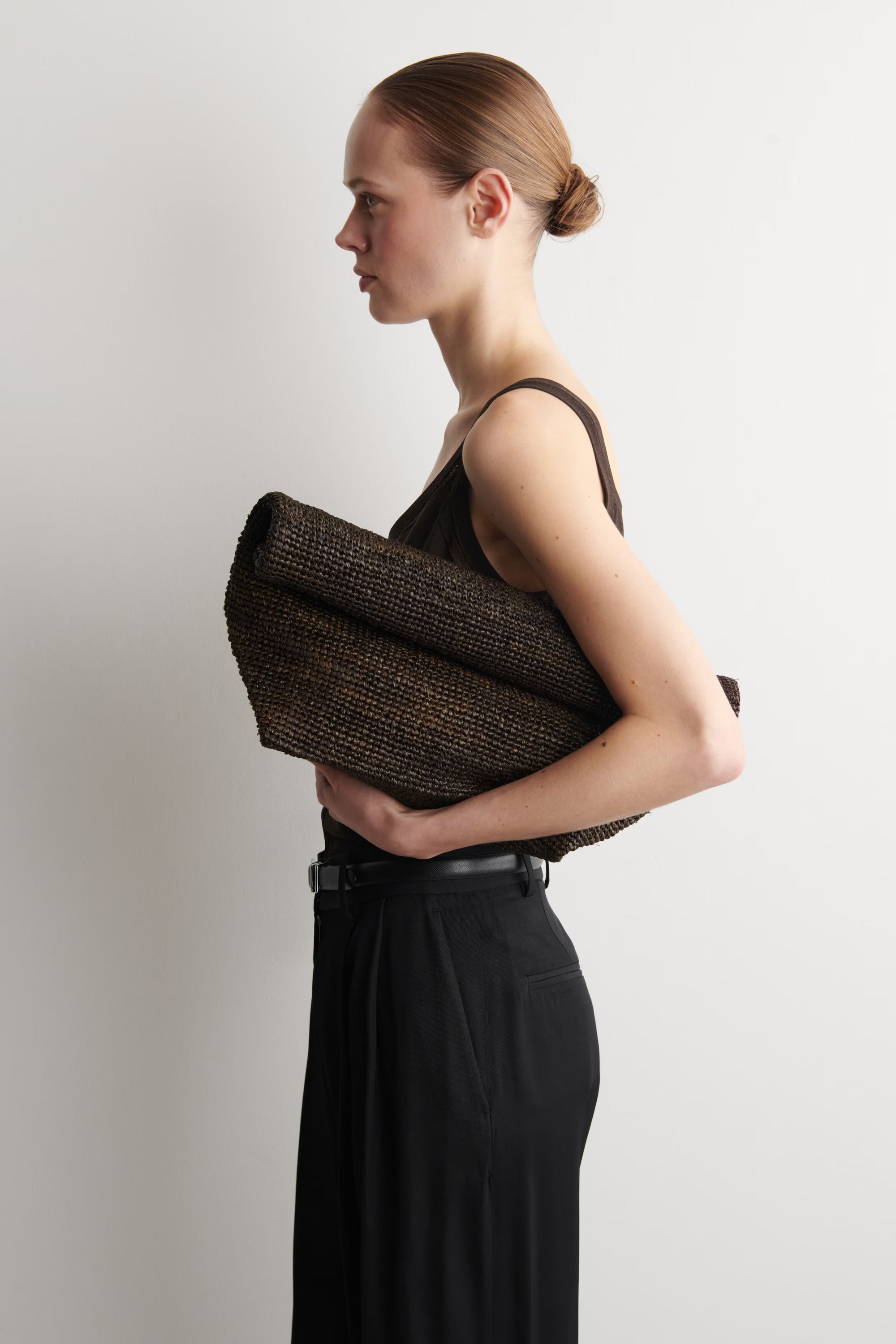 OVERSIZED FOLDED CLUTCH BAG - STRAW
